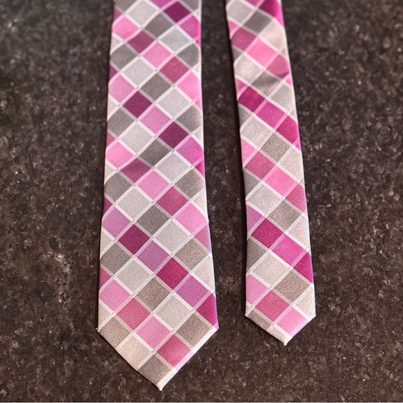 PERRY ELLIS PORTFOLIO Men’s Tie • Lavender & Gray Plaid • 59”L x 3”W - Picture 4 of 8